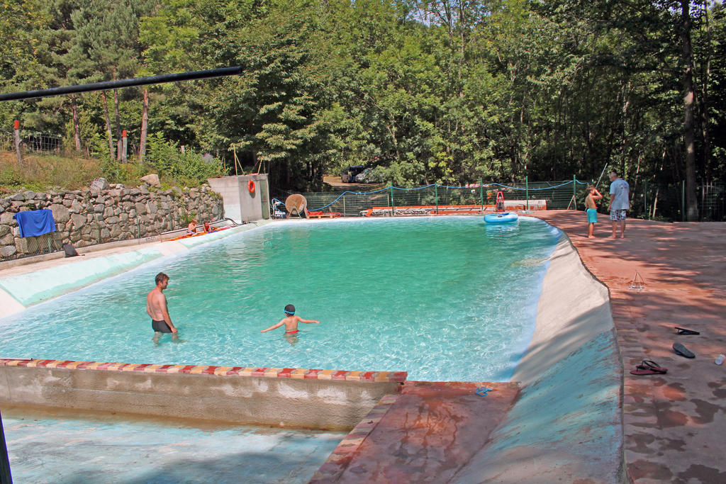 Camping Le P'Tit Bonheur Escaro エクステリア 写真